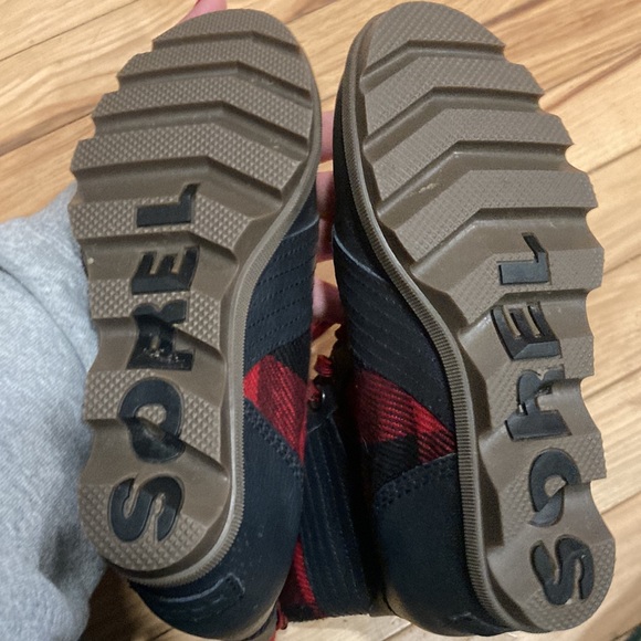 size 4 plaid Sorel boots - Picture 6 of 7